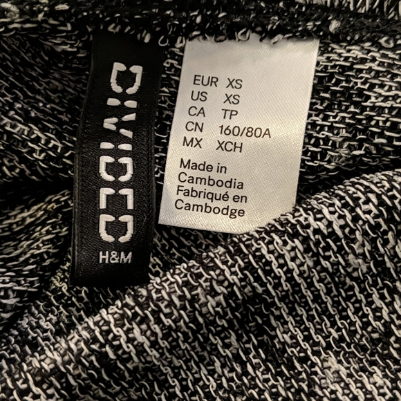 H&M Divided Pull Over Sweater 3/4 Sleeve Size XS - Picture 3 of 3